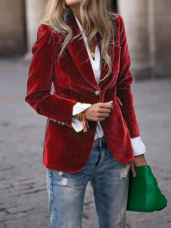 Sayuri | Blazer ajusté effet velours à boutons dorés – Rouge