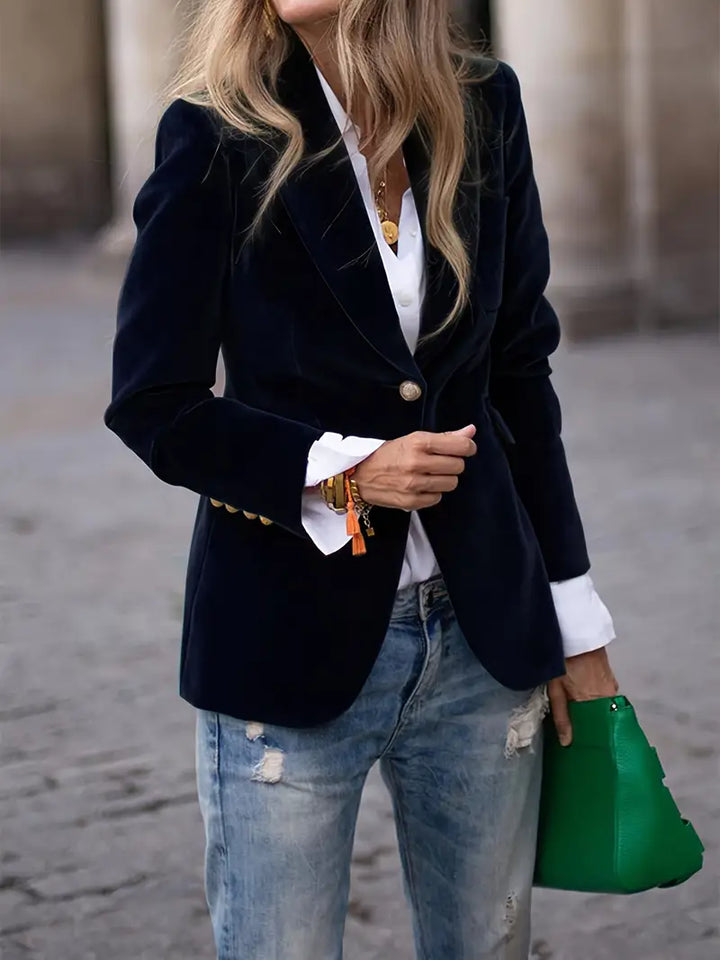 Sayuri | Blazer ajusté effet velours à boutons dorés – Noir