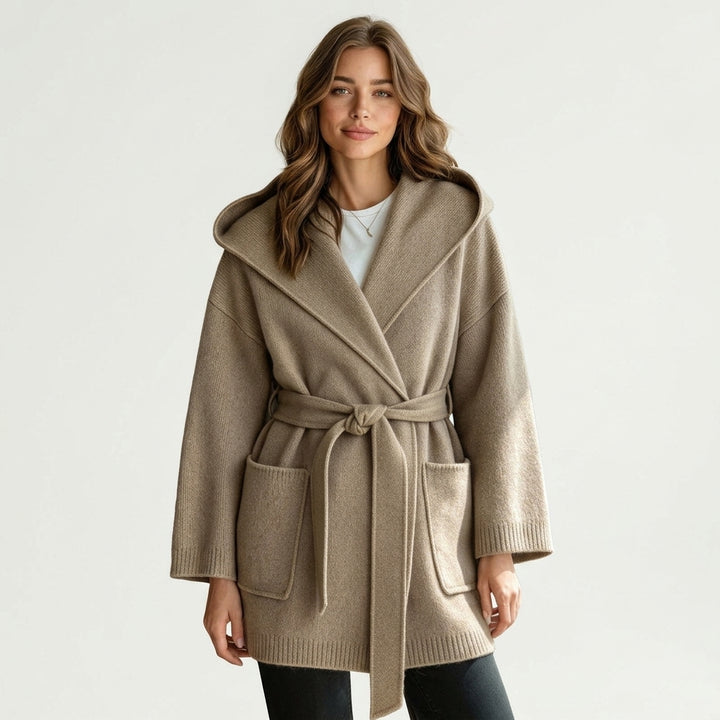 Rumi – Cardigan à capuche camel clair vue studio (archive)