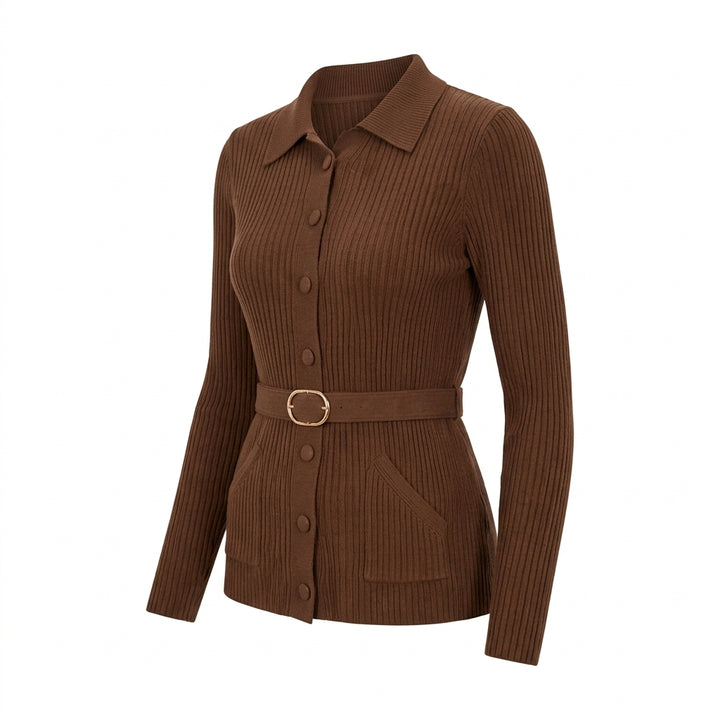 Cardigan marron ceinturé Kanon sur fond blanc studio, vue trois-quarts