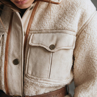 Détail matière sherpa bouclé et finitions veste Ritsu