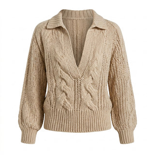 Kisa – pull beige col cranté maille torsadée sur fond blanc