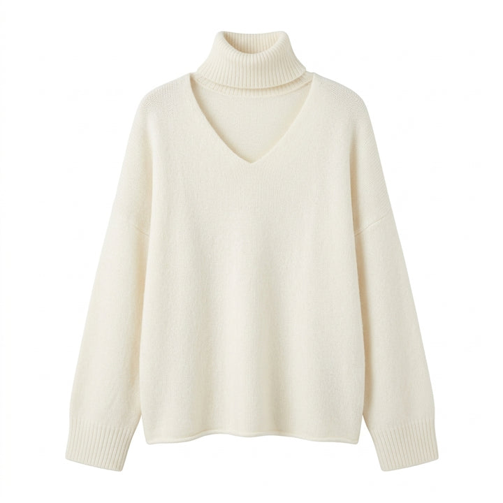 Pull Asami blanc crème col V avec tour de cou intégré sur fond blanc pur