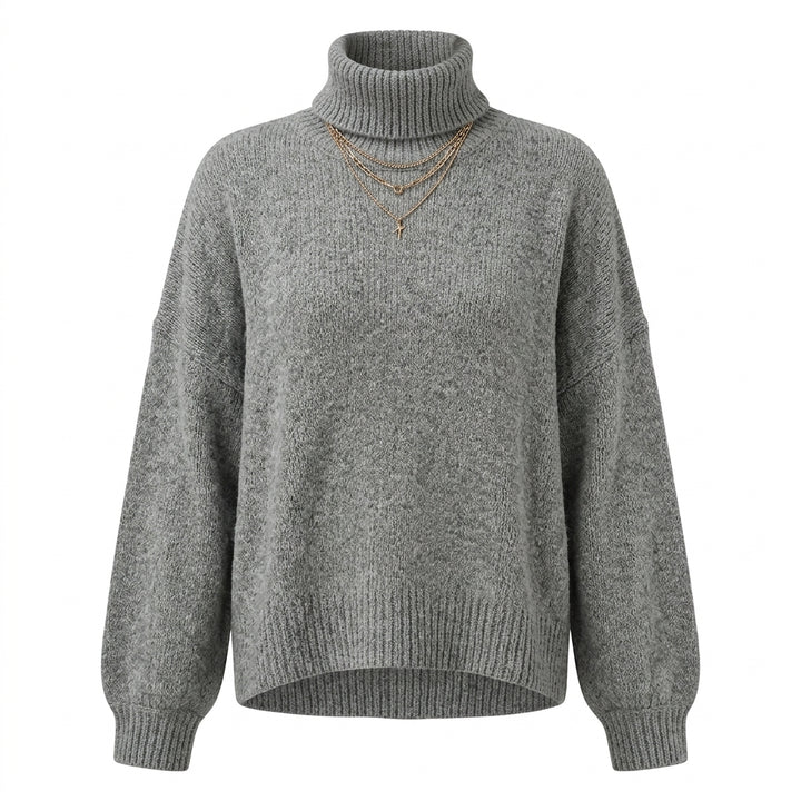 Usagi – Pull col roulé gris oversize sur fond blanc studio
