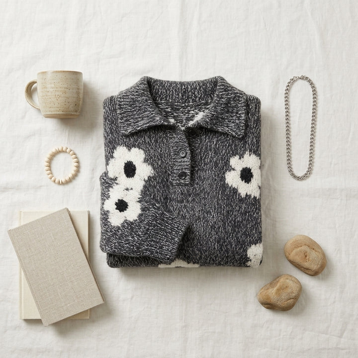 Chiharu – composition flat lay pull et accessoires