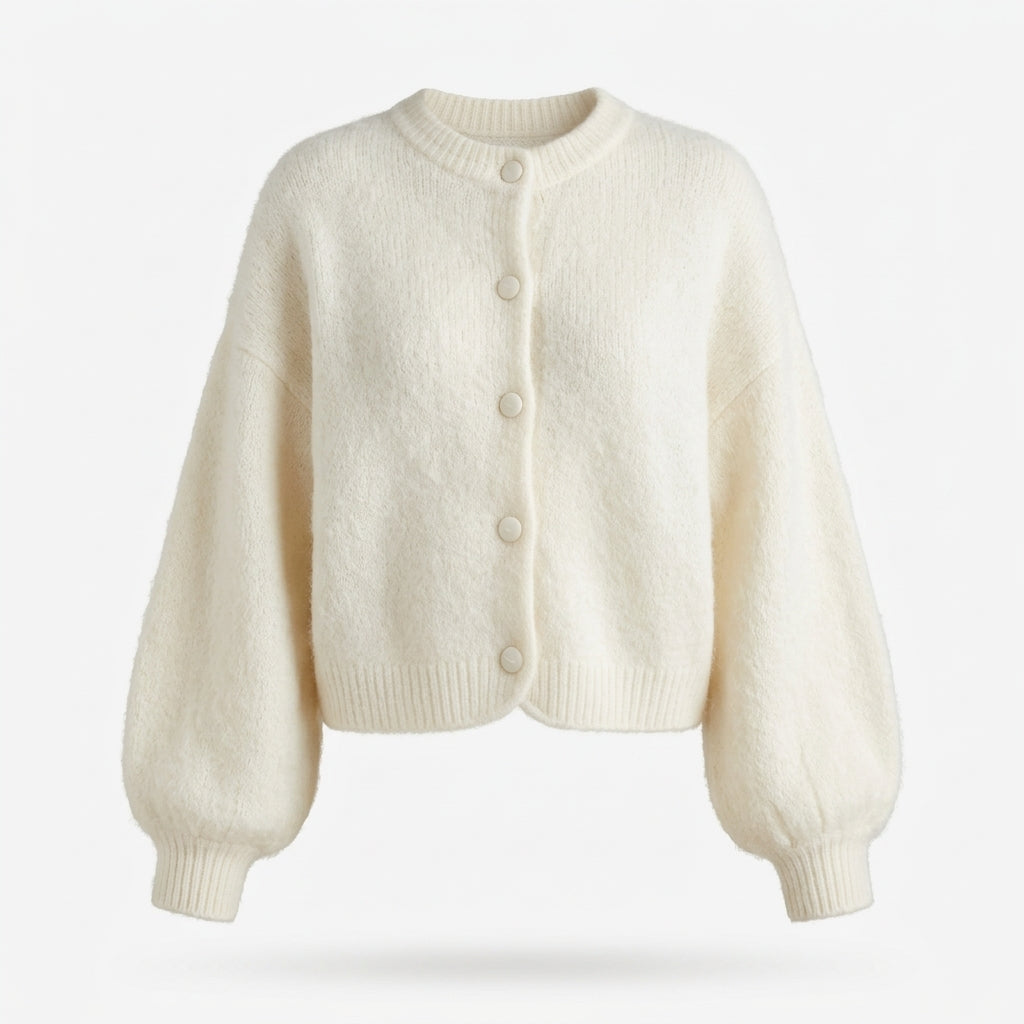 Shizuka – Cardigan blanc crème studio réaliste fond blanc