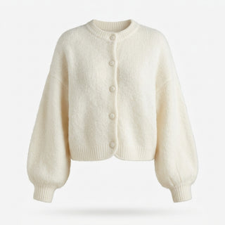Shizuka – Cardigan blanc crème studio réaliste fond blanc