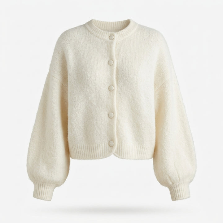 Shizuka – Cardigan blanc crème studio réaliste fond blanc