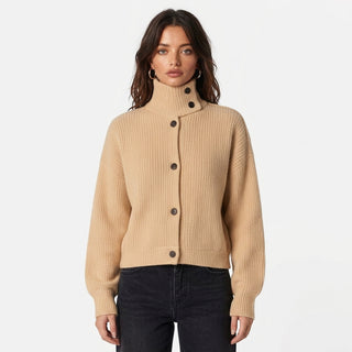 Nanami – Cardigan col montant camel vue studio hero