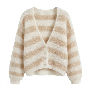 Harumi – Cardigan rayé blanc et beige clair sur fond blanc studio épuré