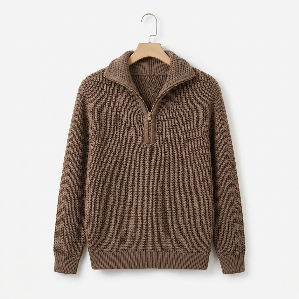 Pull col demi-zip Anzu marron moka sur cintre fond blanc