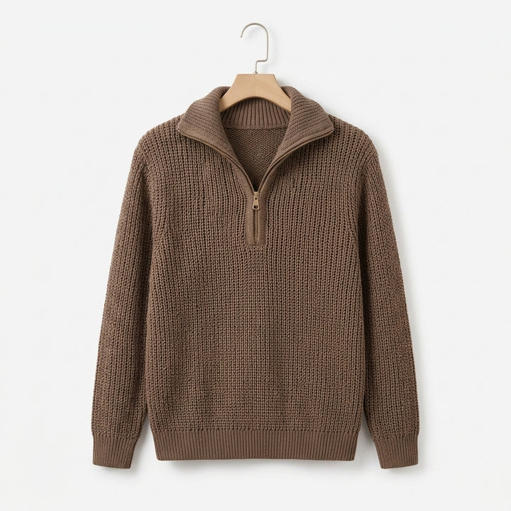 Pull col demi-zip Anzu marron moka sur cintre fond blanc