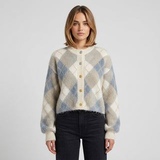 Koharu – Cardigan à losanges crème et bleu poudré - Vue principale studio