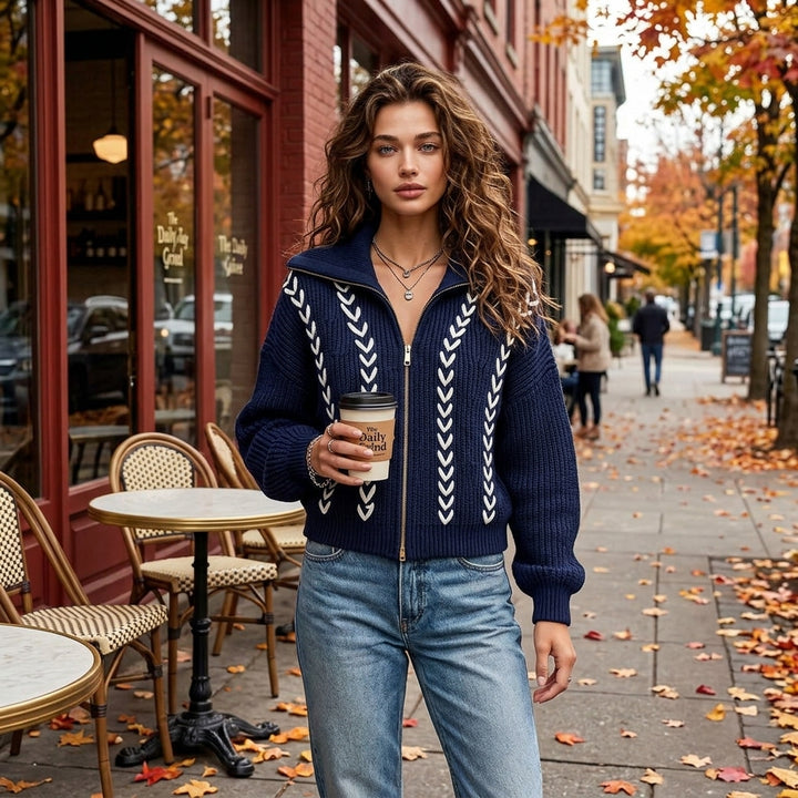 Ayano - Cardigan porté en extérieur style urbain