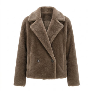 Rin – Manteau court fausse fourrure taupe – Vue studio
