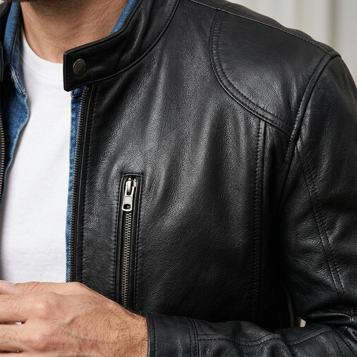 Tetsu – gros plan matière effet cuir et zip métallique