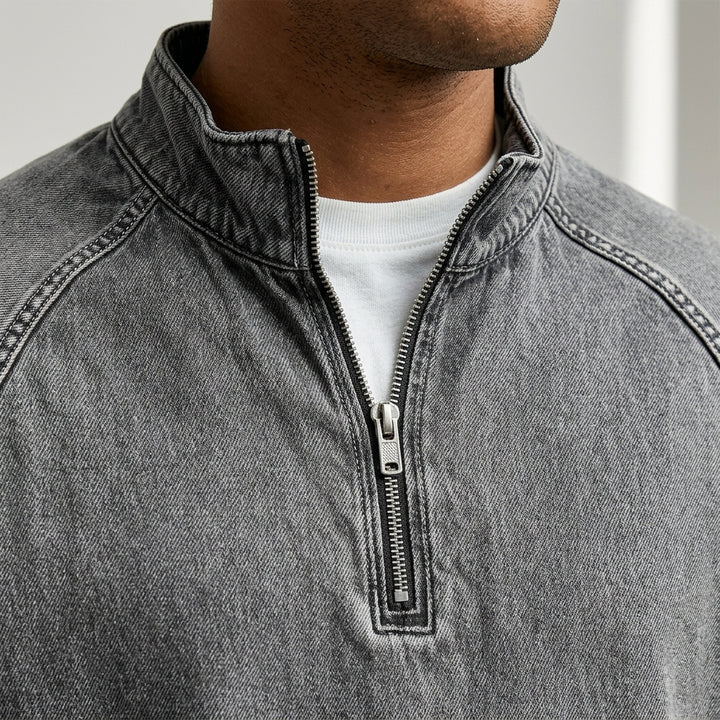 Gin - Detail col montant zippe et coutures raglan