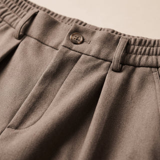Sho – Gros plan sur les finitions, pinces et taille élastique