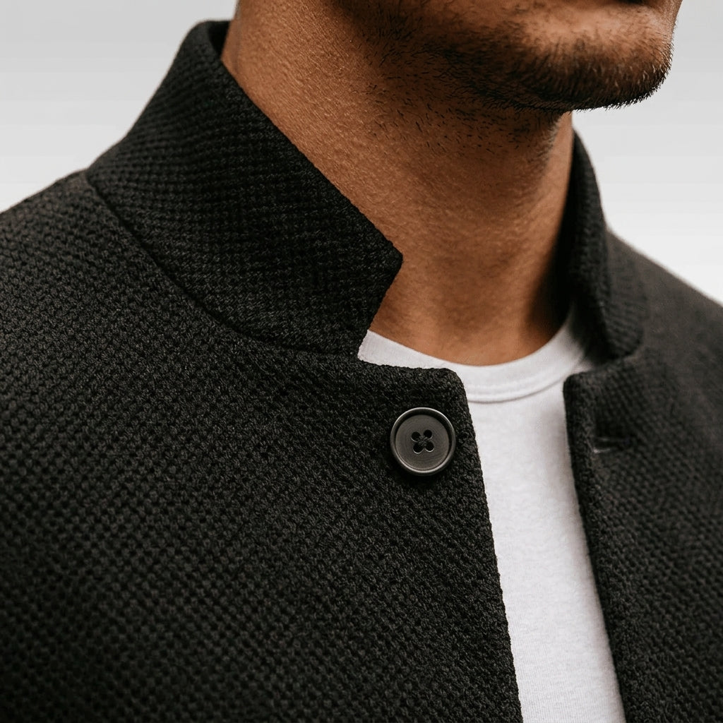 Détail maille texturée et col mao – veste Eita