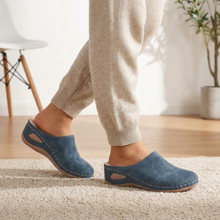 Hanako – Chaussons portés avec tenue d&