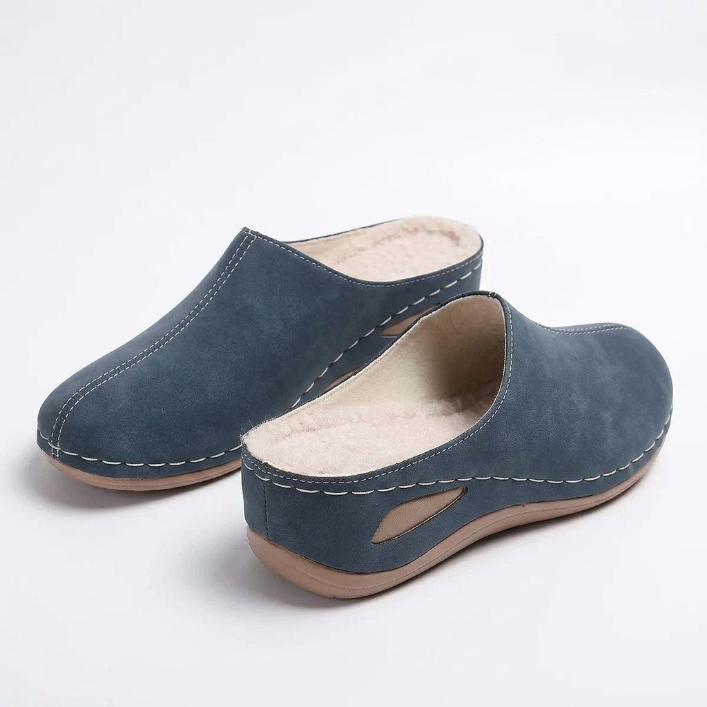 Hanako – Chaussons doublés chauds fond blanc studio