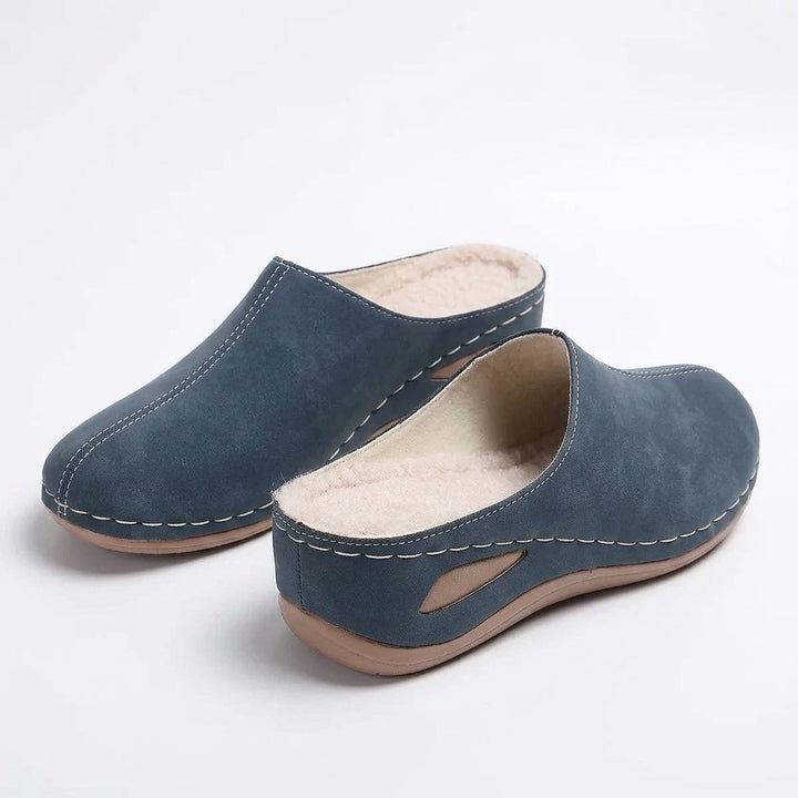 Hanako – Chaussons doublés chauds fond blanc studio
