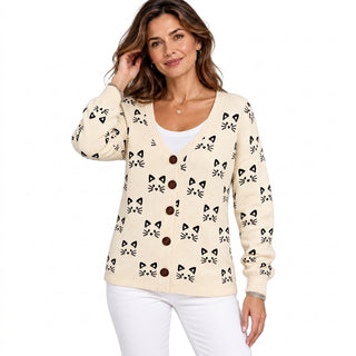 Gilet boutonné Chiyoko à motif chats - fond blanc studio