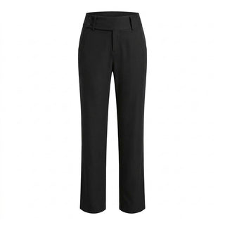 Natsuko – Pantalon fluide noir sur fond blanc studio