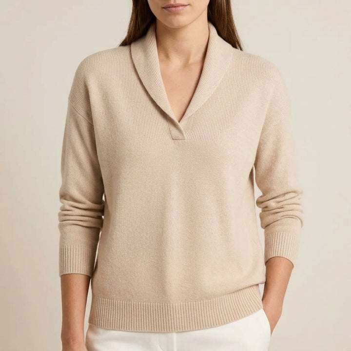 Tomoko – Pull drapé col V châle studio hero
