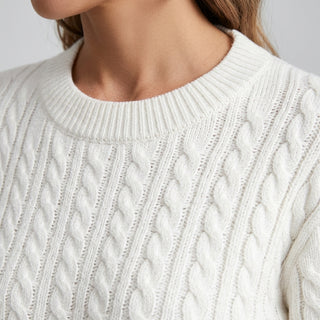 Yumiko pull torsadé blanc - Gros plan maille et finitions
