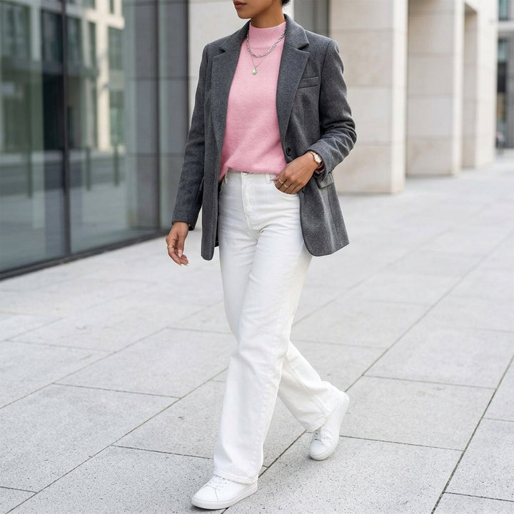 Kimiko – Porté sous un blazer élégant en ville