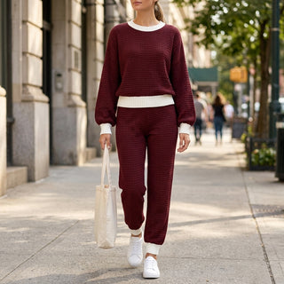 Ensemble Mariko porté en extérieur casual chic