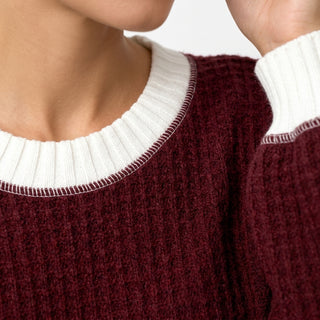 Détail texture maille gaufrée et col contrasté – ensemble Mariko
