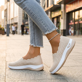 Keiko – Portées avec jean cropped en environnement urbain