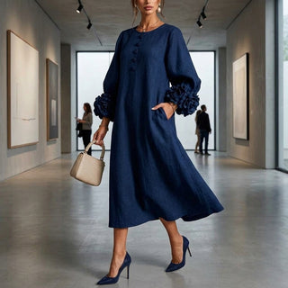 Kazue – Robe midi bleu marine porté en mouvement