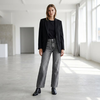 Hitomi | Jean droit noir vintage – Look porté studio