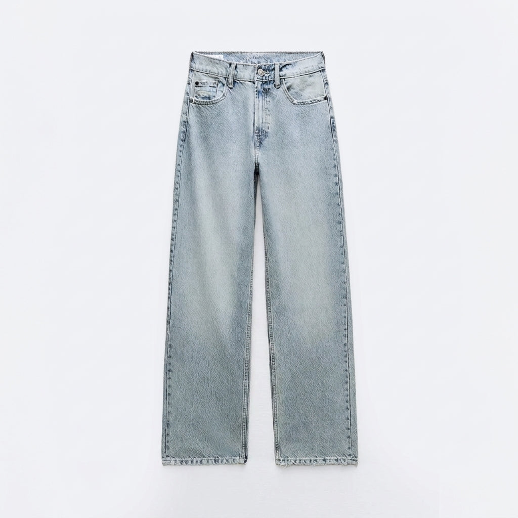 Hitomi | Jean droit déchiré bleu – Fond blanc pur